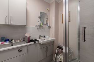 Ensuite to Bedroom One - click for photo gallery